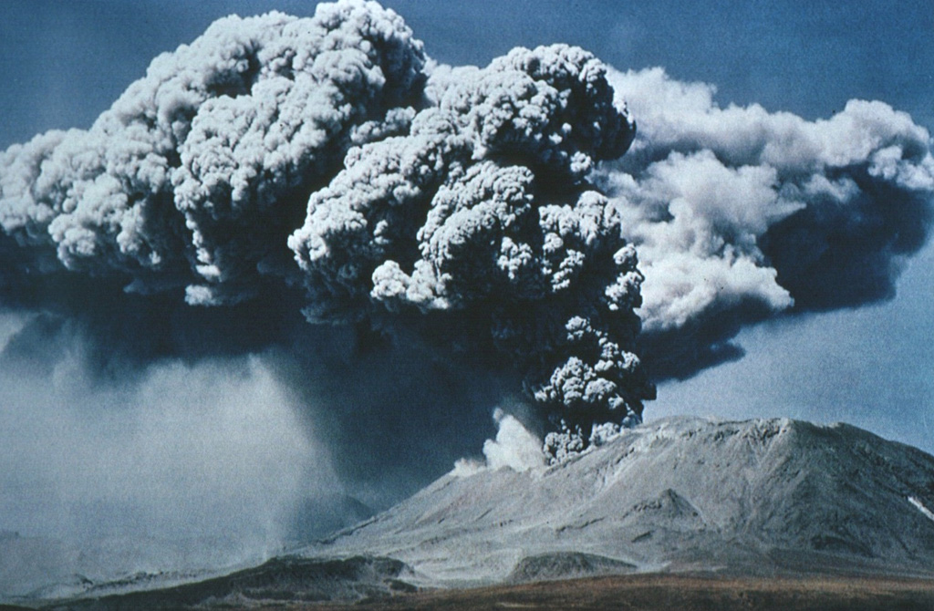 A powerful explosive eruption from Láscar volcano in northern Chile on April 19, 1993 produced an eruption column that rose to a maximum of 17 km altitude (12 km above the vent).  The violent explosion of the dome inside the active crater of Láscar generated pyroclastic flows down the NE side that reached the Bofeladas de Tumbre.  Plinian explosions on April 18-20 followed phreatomagmatic eruptions that began on January 30.  Small explosions continued until May 8, and another eruption occurred on an unknown day in August.      Photo by Ricardo de la Peña, 1993 (courtesy of Oscar González-Ferrán, University of Chile).