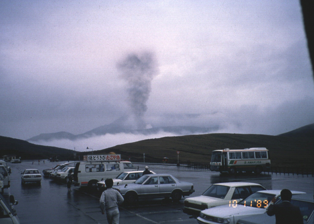An ash plume rising above the crater of Aso on 11 October 1989 is observed by tourists from a nearby parking lot. Small ash plumes 30-50 m high occurred on 5 and 27 April 1989; additional plumes were frequent through May and June. Intermittent vigorous eruptions began on 16 July. Ash plumes reached 3,000 m on 7 and 27 September and heavy ashfall in October damaged crops. Intermittent eruptive activity continued until 9 February 1991. Photo by Yukio Hayakawa, 1989 (Gunma University).