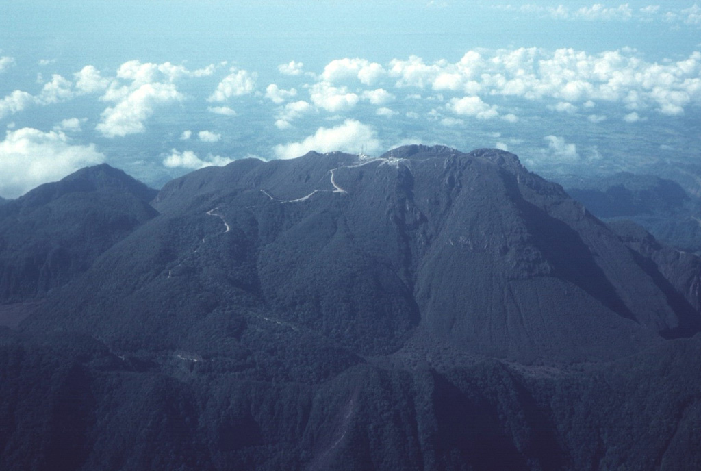The Volcán Barú summit lava dome complex is seen in this view from the NE. The complex formed within a large 6 x 10 km horseshoe-shaped collapse scar, with its eastern scarp forming the ridge extending across the bottom of the photo. The peak to the far left is part of the southeastern scarp. Photo by Tom Casadevall, 1994 (U.S. Geological Survey).