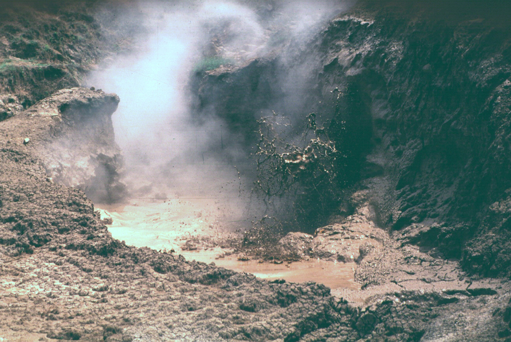 Los Infiernillos Cantón las Meses geothermal area at Chinameca volcano features a cluster of mudpools. This is part of a series of geothermal fields surrounding the city of Chinameca. Photo by Carlos Pullinger, 1994 (Servicio Nacional de Estudios Territoriales, El Salvador).