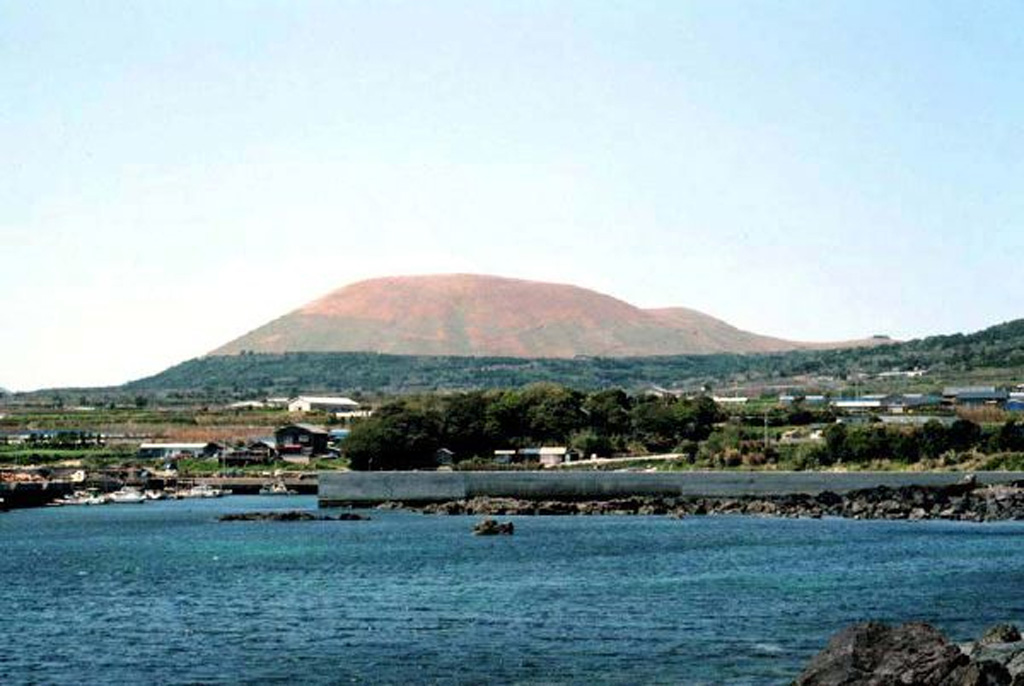 The Ondake scoria cone rises to the NW above Shiozura Bay and is the highest of a group of small cones on the E side of Fukue Island, off the W coast of Kyushu. Activity at the Fukue volcano group began about 900,000 years ago and the latest activity took place about 2,000-3,000 years ago. Copyrighted photo by Tadahide Ui (Japanese Quaternary Volcanoes database, RIODB, http://riodb02.ibase.aist.go.jp/strata/VOL_JP/EN/index.htm and Geol Surv Japan, AIST, http://www.gsj.jp/).