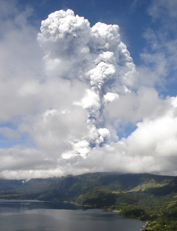 An ash-and-steam plume from Santa Ana towers above Coatepeque caldera lake. The one-hour explosive eruption the morning of 1 October 2005 produced plumes that rose 10 km or more. Ash fell in towns west of the volcano and extended into Guatemala. Volcanic blocks up to a meter in diameter fell as far as 2 km south of the summit. Lahars descended valleys on the flanks of the volcano. Photo by José Roberto Lopez, 2005 (Coatepeque Watershed Authority).