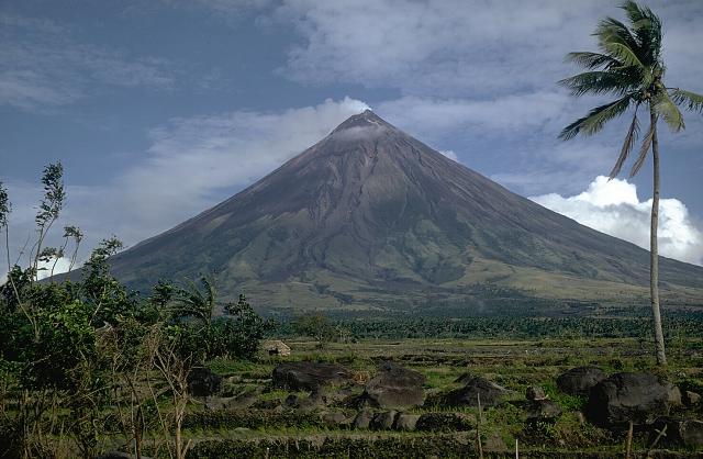 Image result for volcan mayon