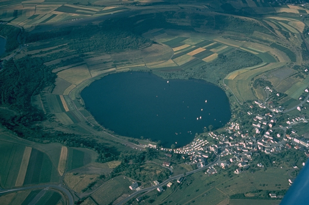 Volcano photo slideshow