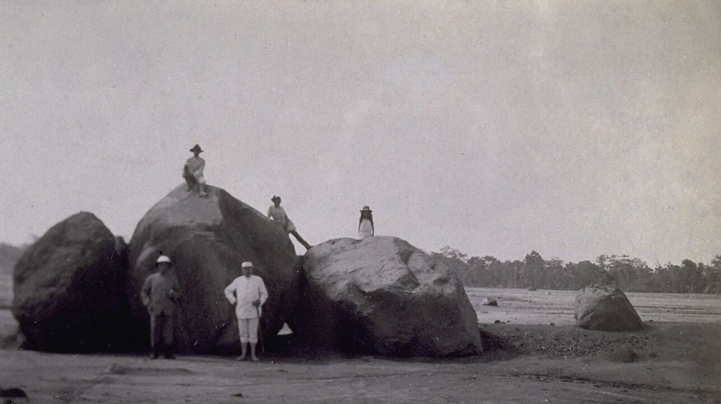 Three months after the eruption, large boulders at Kemloko carried by the devastating lahars of the May 19-20, 1919, eruption capture the attention of visitors. Photo from the collection of Maurice and Katia Krafft.