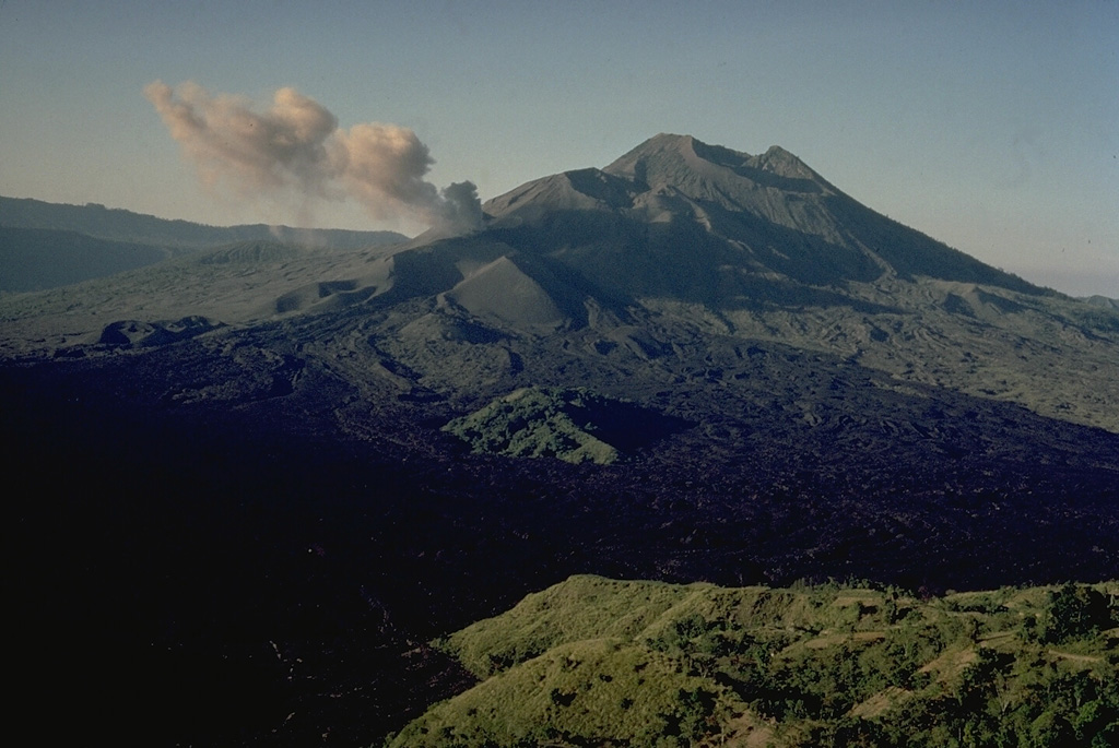 Volcano photo slideshow