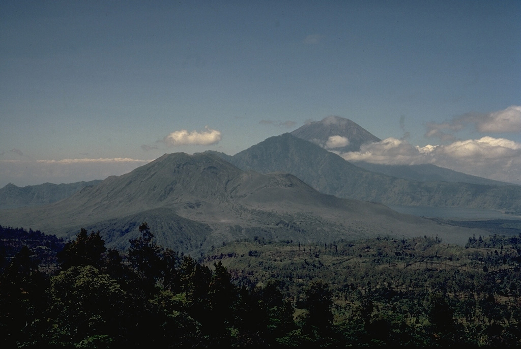 Volcano photo slideshow