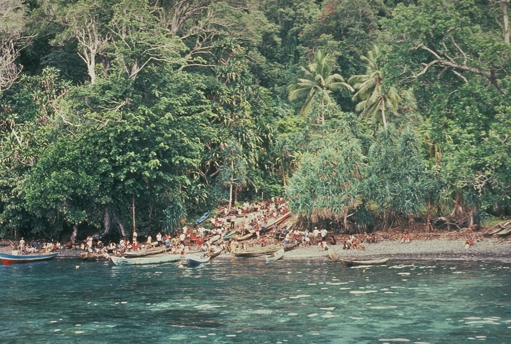 At the onset of the eruption of Banda Api on 9 May 1988, residents of Neira moved to the west side of the island to begin evacuations. Residents of nearby Gunung Api Island, where the eruption occurred, had been evacuated over the previous two days. As many as 10,000 people were evacuated during the eruption; the only people to lose their lives were four who remained in the evacuation zone. Photo by Tom Casadevall, 1988 (U.S. Geological Survey).