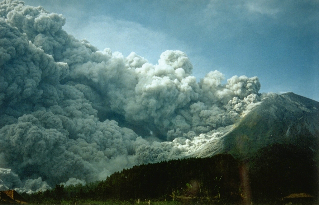 Collapse of the growing lava dome on 22 November 1994, produced a pyroclastic flow (block-and-ash flow) that swept 7.5 km down the south flank, overrunning several villages and killing 64 people. Six thousand people were evacuated as a result of this eruption. Photo by Panut, 1994 (Volcanological Survey of Indonesia).