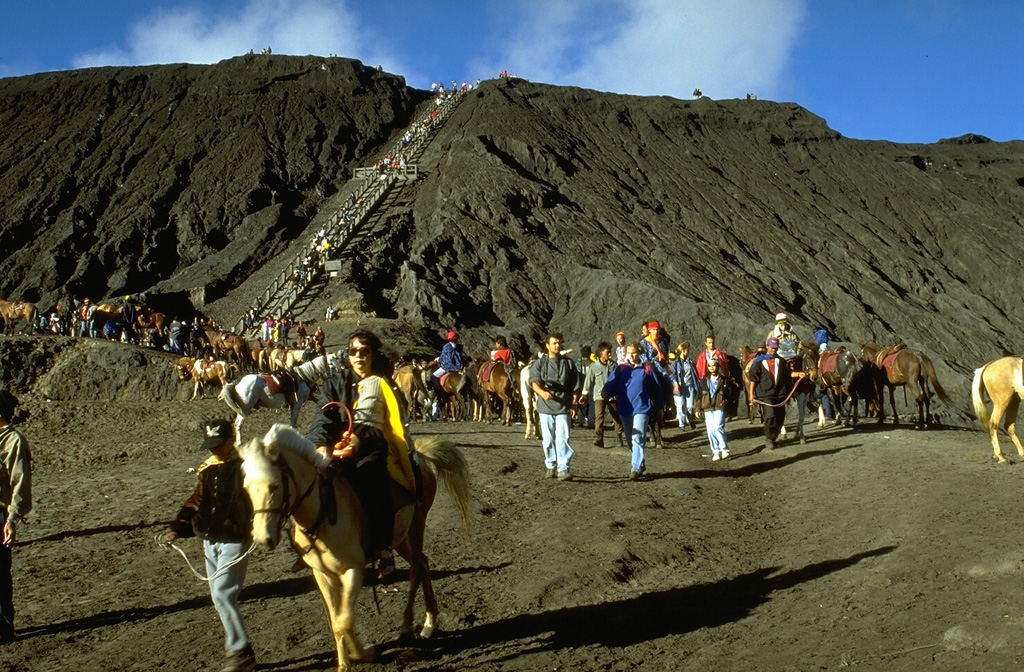 Volcano photo slideshow