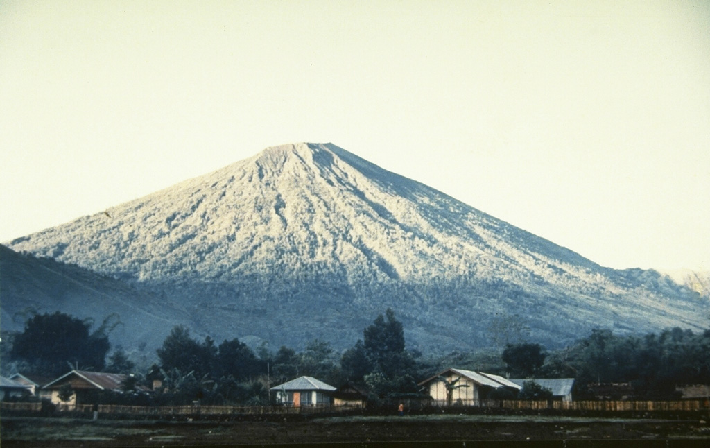 Volcano photo slideshow