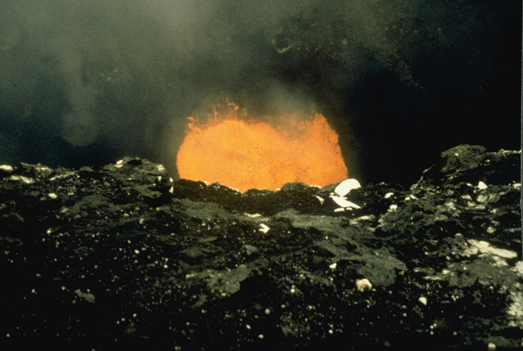 On 27 May 1988 this lava lake was observed in Mbwelesu's crater, which along with Marum, was emitting ash plumes. Airline pilots had reported ash plumes below 12 km altitude from Benbow on 13 February. Vanuatu geologists reported increased activity from Benbow during 12-14 February, after which the volcano returned to normal. On 9-10 August lava flows were emitted from a new cone along the S flank, Niri Taten, and traveled towards the southern caldera wall. This eruption ended on 23 August. Photo by Alain Melchior, 1988.
