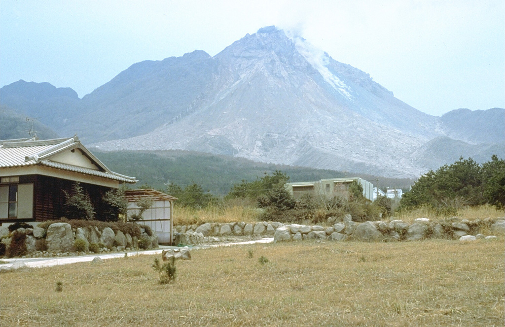 A small avalanche descends the east flank of the growing Fugendake lava dome on 23 March 1993. By this time the dome, which had begun growing in May 1991, had reached a height of nearly 1,440 m. This was 60 m higher than the former summit of Fugendake, the previous high point of the Unzen volcanic complex. Photo by Steve Brantley, 1993 (U.S. Geological Survey).