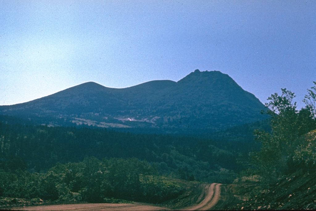 The major eruption of Raususan about 4,200 years ago was similar in several ways to the 1980 Mount St. Helens eruption. Flank collapse produced a debris avalanche and left a crater that opens to the west. Pyroclastic flows accompanied growth of a lava dome in the new crater. This dacite dome (right) forms the high point. Several geothermal areas occur on the flanks of the central cone. Photo by Yuri Doubik (Institute of Volcanology, Petropavlovsk).