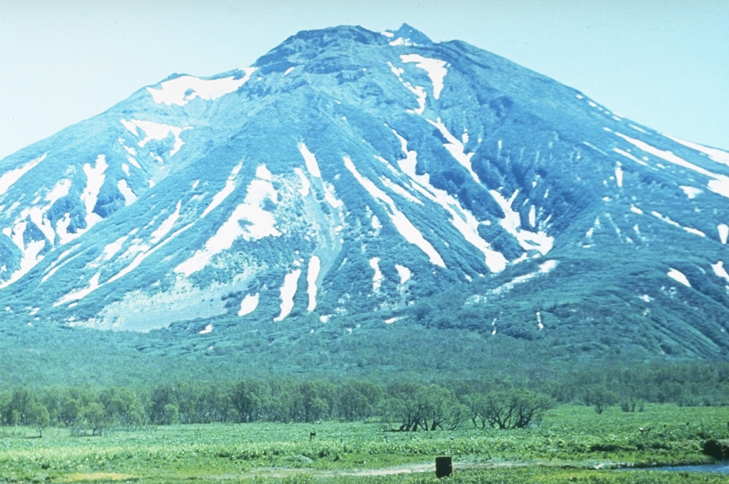 The late-Pleistocene to Holocene Khodutka is seen here from the NE. Minor flank vents occur on the SW and N sides. An eruption produced a lava flow from the summit crater of Khodutka about 2,000-2,500 years ago. Photo by A. Tsvetkov.