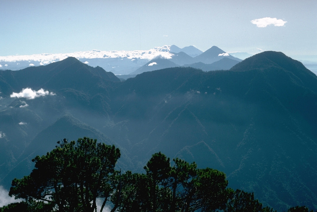 Volcán Santo Tomás is a Pleistocene stratovolcano, seen here from the summit of Santa María volcano to its NW. Geothermal activity occurs 3 km N and NW of the Volcán Zunil summit (right), which is located at the southern end of the volcanic complex. The Tolimán-Atitlán and Acatenango-Fuego complexes appear in the distance. Photo by Lee Siebert, 1993 (Smithsonian Institution).