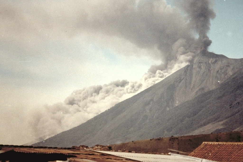 Volcano photo slideshow