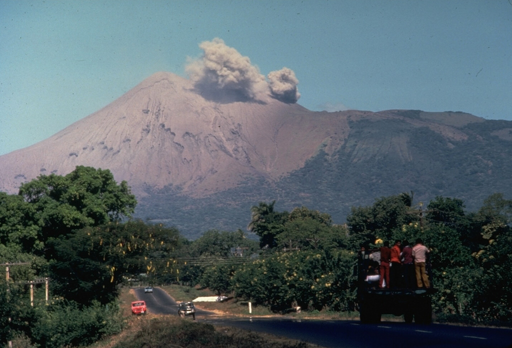 Volcano photo slideshow