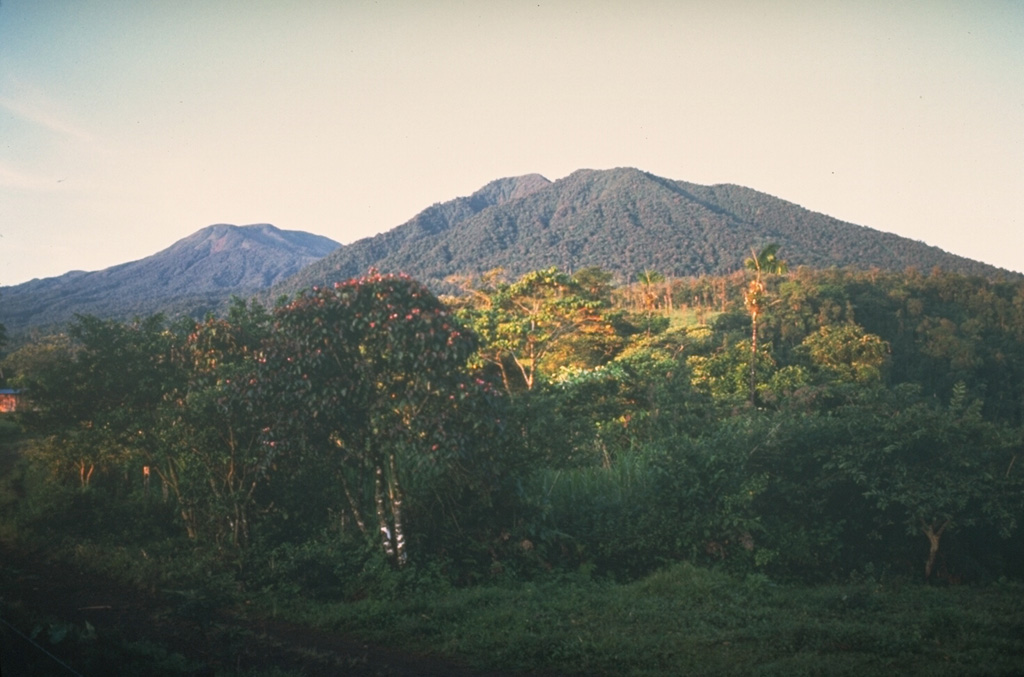 The broad Poás volcanic complex is seen here from the NE and shows and the northern flank of Cerro Congo in the center, with the von Frantzius cone to the left. An eruption of Cerro Congo around 5,140 years ago emplaced a pyroclastic flow deposit. Photo by Mike Carr, 1983 (Rutgers University).