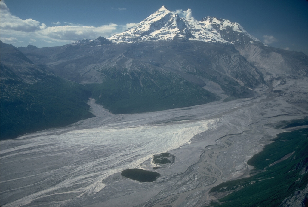 Volcano photo slideshow