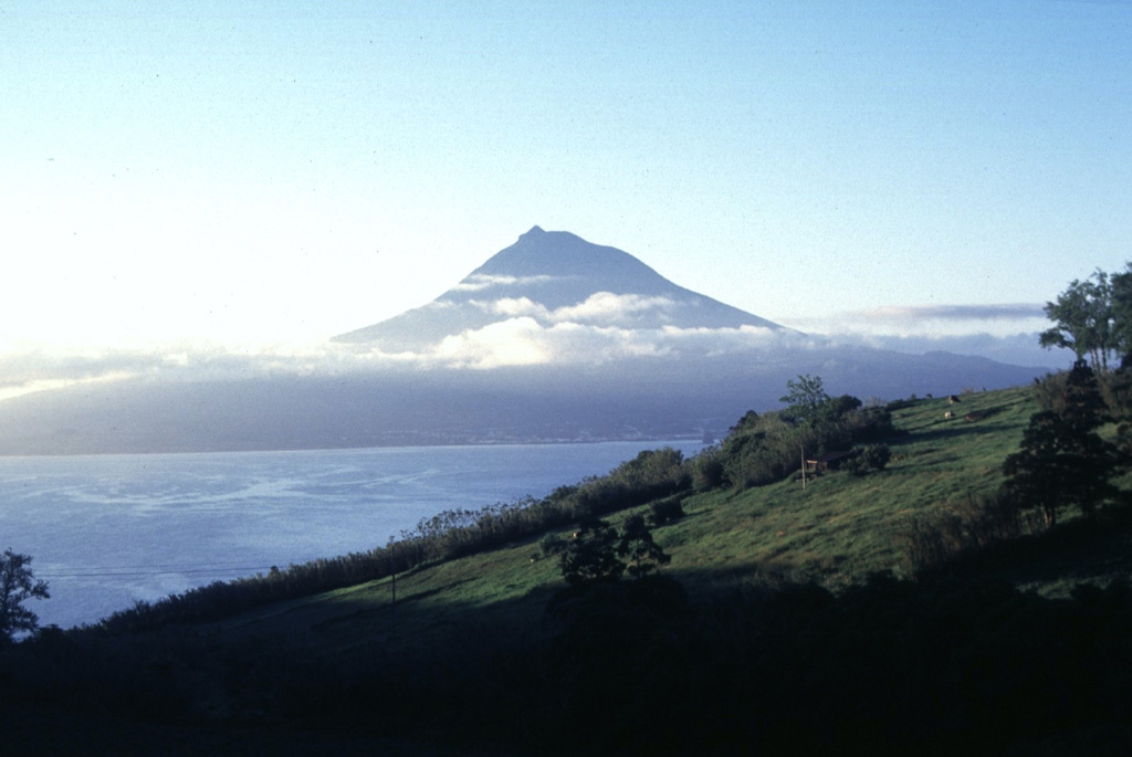 Volcano photo slideshow