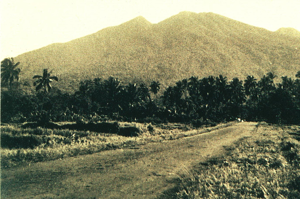 Gunung Tandikat behind Kandang village on its southern flank next to Gunung Singgalang. The two volcanoes were constructed along a NNE-SSW line across from Marapi volcano. The summit cone, containing a 340-m-wide crater, was constructed within a larger 1.2-km-wide crater whose western rim forms the sharp peak next to the summit. Photo by Sumarma Hamidi, 1970 (Volcanological Survey of Indonesia).