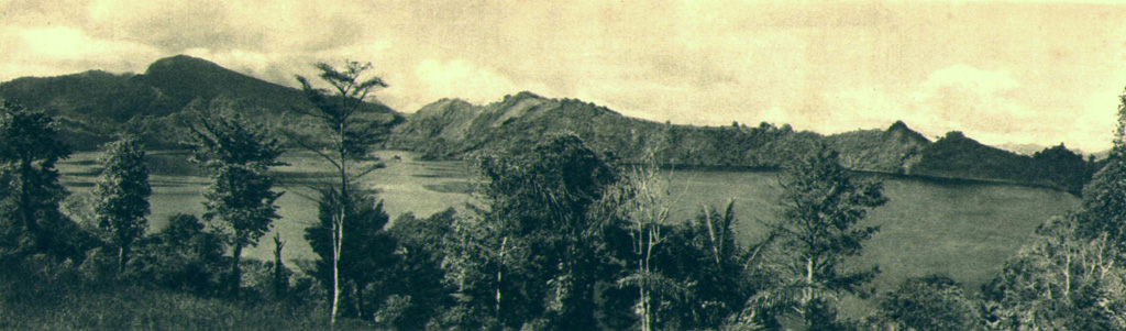 Wai Sano, the westernmost Holocene volcano on Flores Island, contains a 3.5 x 2.5 km caldera with a lake. The SE caldera wall truncated the slopes of Poco Sesak (also called Gunung Cerak), and the low point on the caldera rim is on the E side. Two solfataras are located at the SE shore of the lake.  Photo published in Kemmerling 1929, 