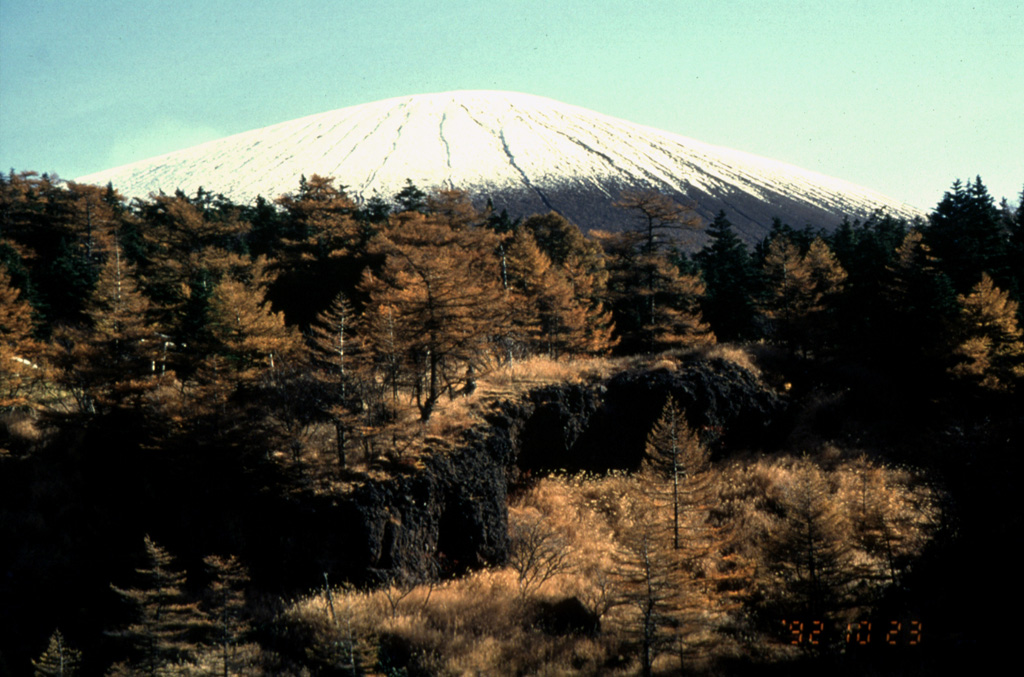 The gully in the foreground below Maekakeyama exposes deposits of the Oiwake pyroclastic flow, which was emplaced during a major explosive eruption in 1108 CE. This Plinian eruption, the largest from Asama during the Holocene, produced 0.4 km3 of asfall followed by emplacement of the 0.6 km3 Oiwake pyroclastic flow and the Butai lava flow down the NW flank from the crater. The summit of Maekakeyama collapsed after this eruption to form a 0.9 x 1.3 km crater. Photo by Yukio Hayakawa, 1998 (Gunma University).