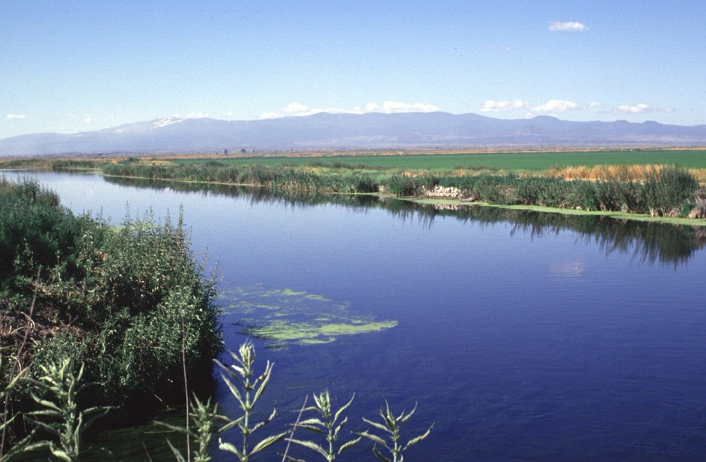 The broad 50-km-wide Medicine Lake volcano in the southern Cascade Range, seen here from the NE, is an example of a shield volcano in a continental margin setting. Its chemistry is more diverse than Hawaiian shield volcanoes and it has produced both basaltic lava flows, rhyolitic tephra, and obsidian flows during the Holocene. Eruptions have occurred during the past 6,000 years from vents within a 7 x 11 km summit caldera and from other vents on its flanks. Photo by Lee Siebert, 1998 (Smithsonian Institution).