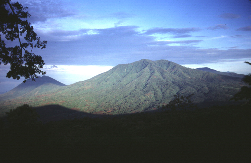 Cerro el Tigre is the NE-most and oldest of the cluster of Quaternary volcanoes between the Río Lempa and San Miguel volcano. It seen here from Chinameca volcano to its east, with Usulután volcano in the shadow to the left. Photo by Carlos Pullinger, 1996 (Servicio Nacional de Estudios Territoriales, El Salvador).