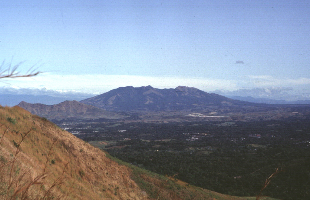 Guazapa is an eroded Pleistocene volcano NE of the capital city of San Salvador, and is seen here from the SW. There are several relatively young cones and lava flows of similar composition around the lower flanks. Photo by Carlos Pullinger, 1996 (Servicio Nacional de Estudios Territoriales, El Salvador).