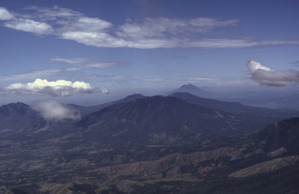 This view from the summit of San Miguel shows the E-W-trending volcanic chain between it and San Vicente volcano, the peak in the distance to the right. The flank of Chinameca in the foreground (right) and the broad El Tigre volcano is in the center. Behind El Tigre are the peaks of the Tecapa volcanic complex and to the far left is Usulután. Photo by Carlos Pullinger, 1996 (Servicio Nacional de Estudios Territoriales, El Salvador).