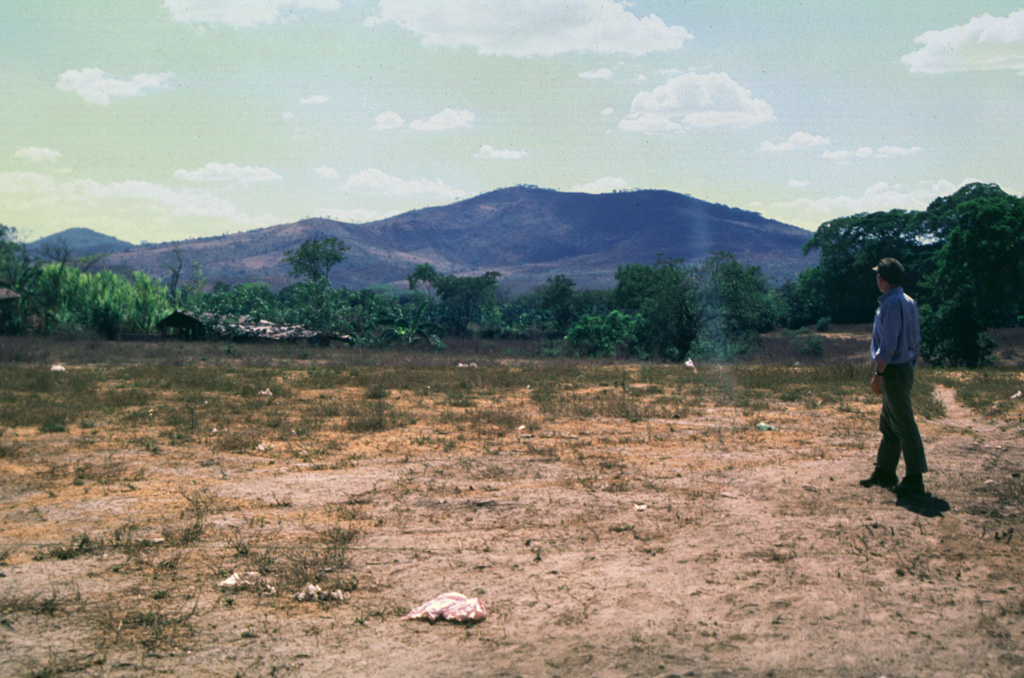 Cerro las Tunas is seen here from the NE, just south of the town of Aguilares. Las Tunas is a Pleistocene volcano that is part of the Cerro Cinotepeque volcanic field, an area of small stratovolcanoes and cones of Pleistocene-to-Holocene age on either side of the Río Lempa, west of Guazapa volcano. Photo by Giuseppina Kysar, 1999 (Smithsonian Institution).