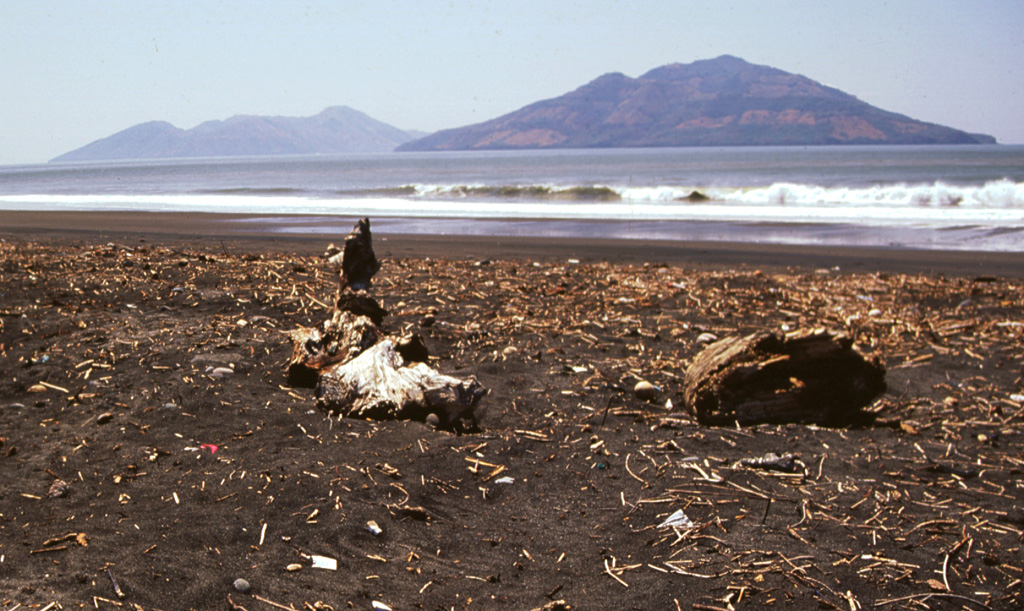 Conchagüita (right) and Meanguera (left) volcanoes lie across a narrow strait from Punta El Chiquirín in eastern El Salvador.  Conchagüita is the youngest of the two small volcanic islands in the Gulf of Fonseca and had an historical eruption in 1892.  The more eroded Isla Meanguera volcano ceased activity during the Pleistocene. Photo by Giuseppina Kysar, 1999 (Smithsonian Institution).