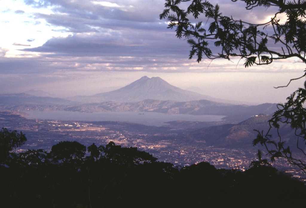 Volcano photo slideshow