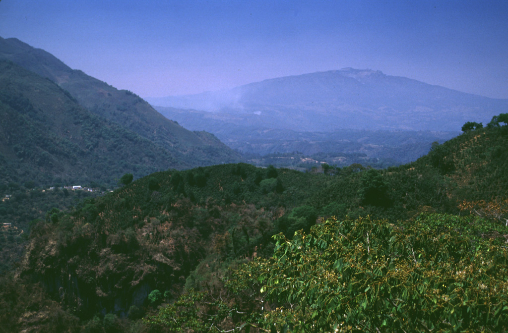 The broad Cofre de Perote massif to the upper right is at the northern end of a N-S-trending volcanic chain at the far eastern side of the Mexican Volcanic Belt. The broad profile was produced by the extrusion of thick sequences of lava flows. Photo by Lee Siebert, 1999 (Smithsonian Institution).