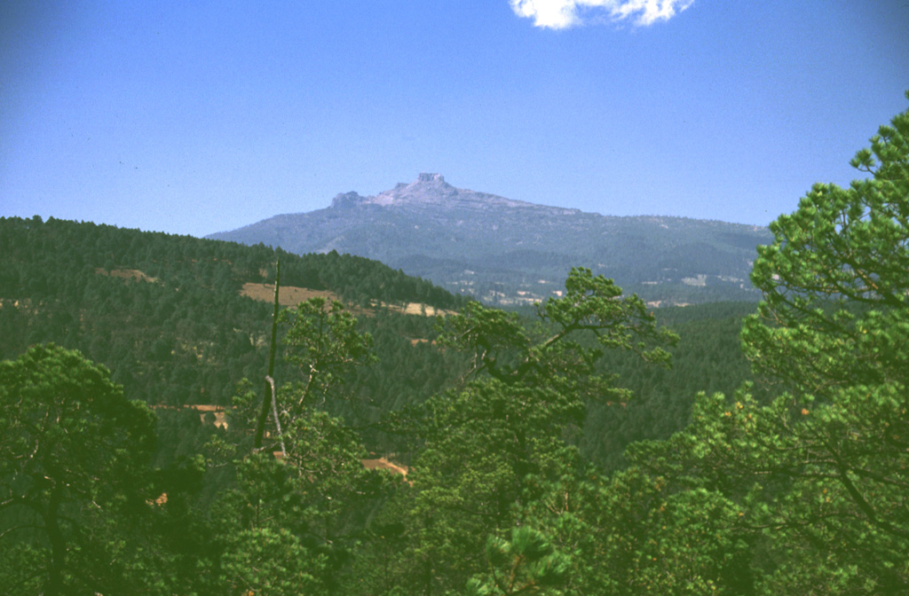 One of the Aztec names for Cofre de Perote was Naucampatepetl, or "Mountain of Four Sides." The flat-topped glacially modified summit is seen here from the NE on the road between the cities of Perote and Jalapa (Xalapa), the capital city of the state of Veracruz. The highway follows the low-angle surface of valley floors filled by young lava flows that erupted from vents on the NE flank. Photo by Lee Siebert, 1999 (Smithsonian Institution).