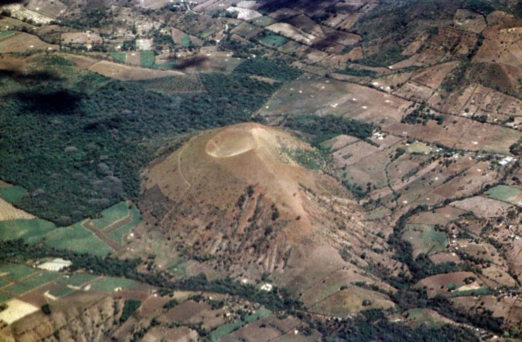Cerro La Olla is one of a chain of young scoria cones erupted on either side of Volcán Chingo. The southern vents, including Cerro La Olla, lie in El Salvador, while the northern vents, the largest of which is Volcán Las Viboras, are in Guatemala. Photo by Paul Kimberly, 1999 (Smithsonian Institution).