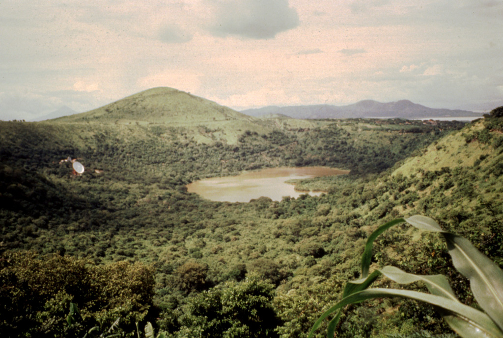 Laguna de Nejapa (right center) and Cerro Motastepe (left-center horizon) are part of the N-S-trending Nejapa-Miraflores alignment.  A series of pit craters and fissure vents extends into Lake Managua (barely visible at the far upper right) and is continuous with the volcanic vents on the Chiltepe Peninsula (far right horizon).  The Nejapa-Miraflores alignment (also known as Nejapa-Ticoma) has been the site of about 40 eruptions during the past 30,000 years, the most recent of which (from Cerro Motastepe) occurred less than 2500 years ago.      Photo by Jaime Incer.