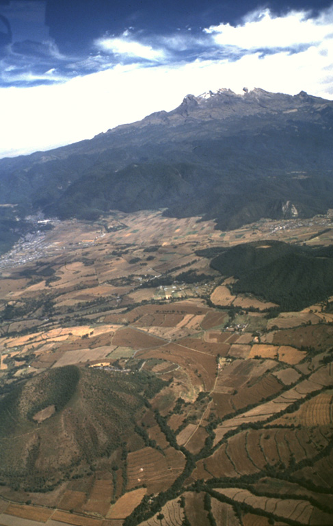 Monogenetic cones of the Chichinautzin volcanic field are seen here below the western flanks of Iztaccíhuatl. These cones, including Cerro Tenayo to the lower left, lie at the easternmost extension of the 90-km-wide Chichinautzin volcanic field, south of the Valley of Mexico. The compound Iztaccíhuatl volcano is mostly Pleistocene in age. Photo by Hugo Delgado, 1994 (Universidad Nacional Autónoma de México).