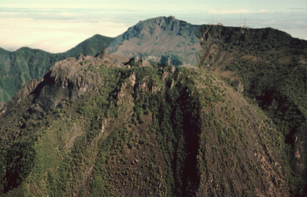 The lava dome complex in the center of this photo was the youngest feature of Volcán Barú when this photo was taken in 1998. It formed west of a remnant of an older lava dome seen on the horizon. The ridge on the left horizon is part of the NE wall of Barú's flank collapse scarp. Photo by Kathleen Johnson, 1998 (University of New Orleans).