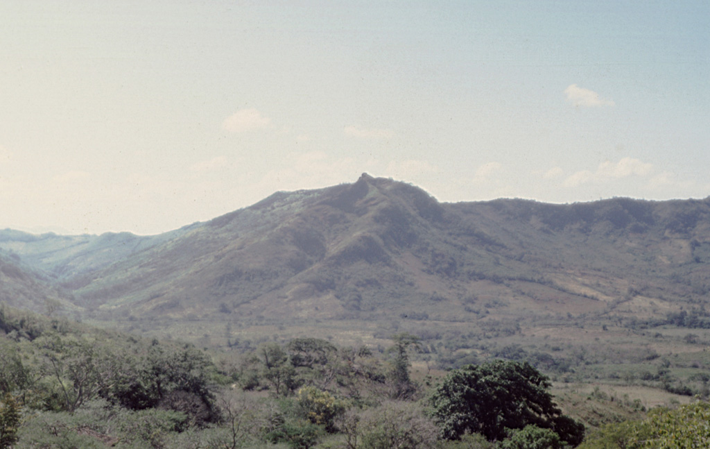 The SE side of Las Lajas caldera contains a narrow canyon (left, seen here from inside the eastern side of the caldera) through which the Quebrada Las Lajas drains into Lake Nicaragua. The caldera walls are up to 650 m high. Photo by Benjamin van Wyk de Vries (Open University).