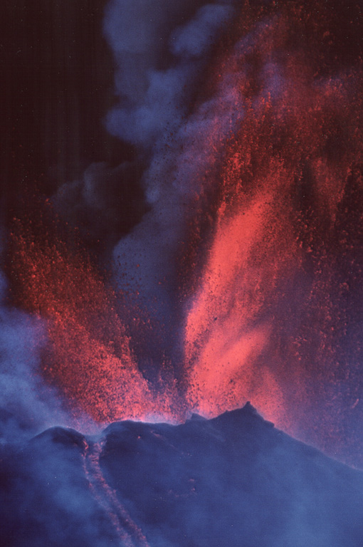 Vigorous lava fountaining occurred during a major eruptive episode the afternoon of 16 January 2000, initially reaching heights of 800 m then diminishing to 300 m. Fallout from the fountains fed near-constant avalanches and lava flows that traveled to the SW and N. Typical Strombolian activity resumed around 2030 that day. More or less continuous activity had resumed at Pacaya in January 1990 after 9-month-long quiescence. Photo by Gene West, 2000.