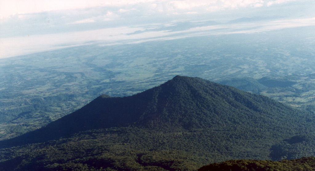 Cerro Congo is about 6 km N of Poás volcano and was is part of a N-S-trending chain of vents that extends into the Caribbean coastal plain in the background. The summit crater, located at the northern end of Poás National Park, opens towards the NW.  Photo by Federico Chavarria Kopper, 1999 (courtesy of Eduardo Malavassi, OVSICORA-UNA).
