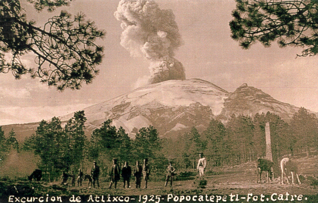 A postcard photograph labeled "Excurcion de Atlixco - 1925" shows an ash plume rising above the summit crater of Popocatépetl as seen by visitors east of Paso de Cortés on the north side of the volcano. The peak on the right horizon is El Ventorrillo, part of a previous edifice. Courtesy of Enrique Chavira (INAOE; from Elia Rascón Cano family archive).