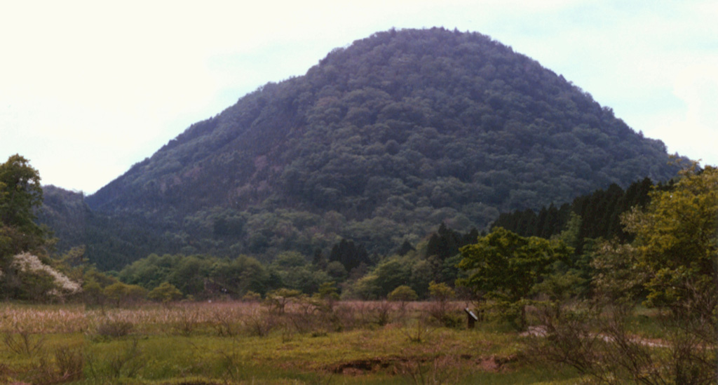 The Fujisan lava dome is the youngest eruption product of Takaharayama volcano. This small complex with associated lava domes is located SW of Nasudake volcano. An eruption took place about 6,500 years ago, when phreatic explosions along a NW-SE- trend were followed by emplacement of the Fujisan lava dome. Photo by Ichio Moriya (Kanazawa University).