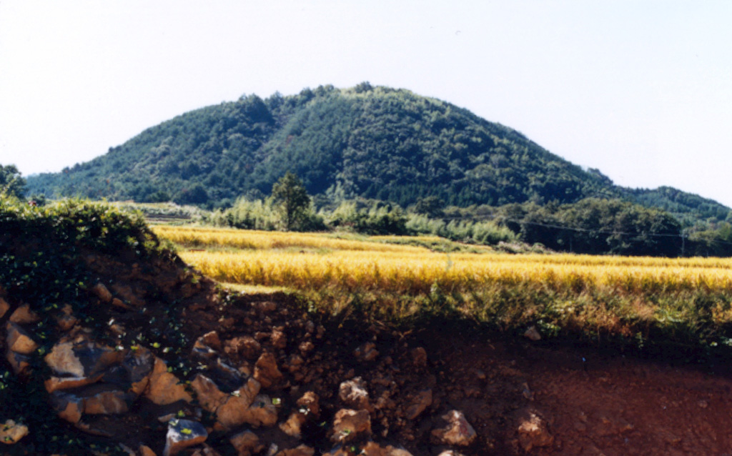 This forested lava dome is part of the Abu volcano group, located along the near the SW end of Honshu. The Abu volcanic field consists of lava flows and small shield volcanoes, some of which have associated scoria cones and lava domes. Abu volcano is of either late-Pleistocene or early Holocene age. Photo by Ichio Moriya (Kanazawa University).