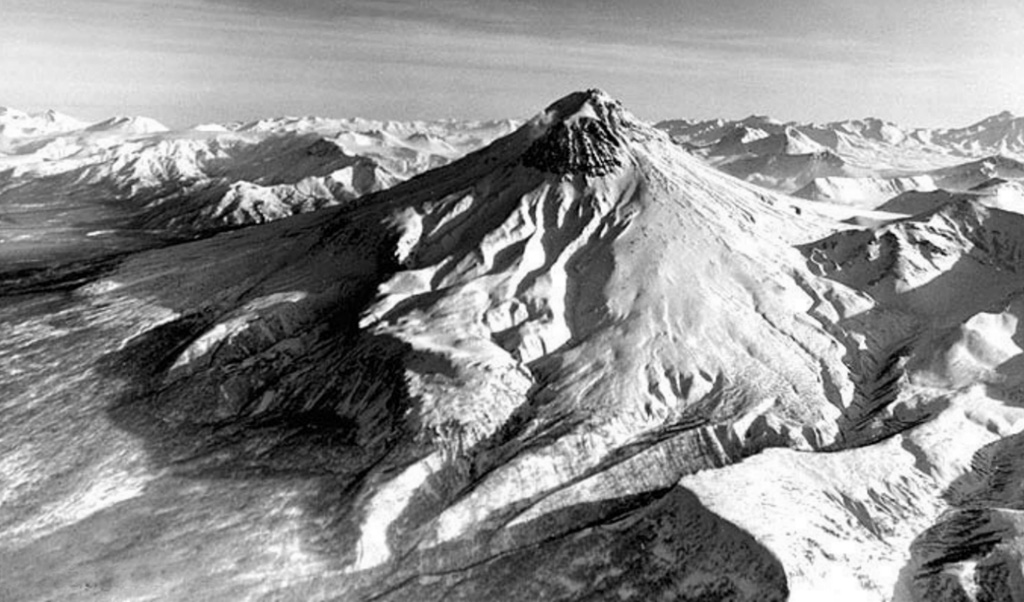 Kizimen is seen here from the NW. The Holocene edifice is composed of closely spaced lava domes, lava flows, and pyroclastic-flow deposits. A faint plume from fumaroles are seen on the northern slope near the summit. Copyrighted photo by Vikto Dvigalo (Holocene Kamchataka volcanoes; http://www.kscnet.ru/ivs/volcanoes/holocene/main/main.htm).