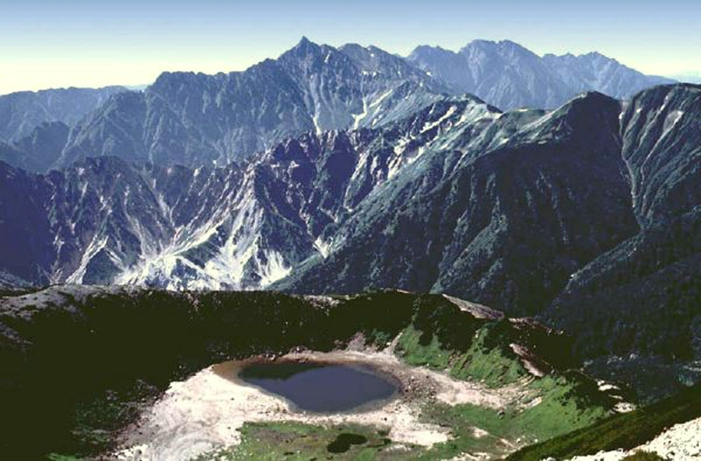 Washibaike crater lies in the foreground with the granitic peaks of the Yari-Hodaka Range in the background to the S with Yarigatake (Spear Peak) in the center. The Washiba-Kumonotaira volcano group consists of a cluster of small volcanoes with possible lava domes. A tephra layer from Washibaike crater overlies the 6,300-year-old Akahoya Ash from Kikai volcano. Copyrighted photo by Shun Nakano (Japanese Quaternary Volcanoes database, RIODB, http://riodb02.ibase.aist.go.jp/strata/VOL_JP/EN/index.htm and Geol Surv Japan, AIST, http://www.gsj.jp/).