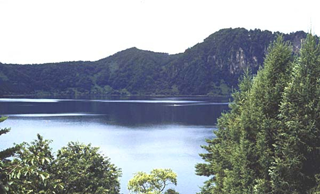 Numazawa caldera lake is viewed from its NE shore with a 40,000-year-old lava dome forming the right horizon. The 1.5 x 2 km caldera was formed about 5,000 years ago during the eruption of the Numazawako Pumice Flow and Plinian fall deposit. The small Numazawa caldera was constructed within an older Pliocene caldera. Copyrighted photo by Tadahide Ui (Japanese Quaternary Volcanoes database, RIODB, http://riodb02.ibase.aist.go.jp/strata/VOL_JP/EN/index.htm and Geol Surv Japan, AIST, http://www.gsj.jp/).